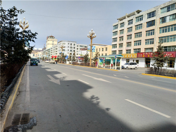 qichezhanrenxingdao1.jpg